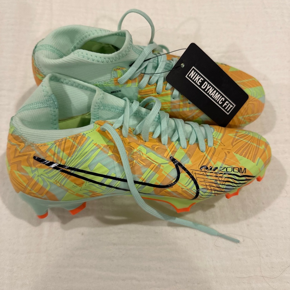 Youth soccer cleats